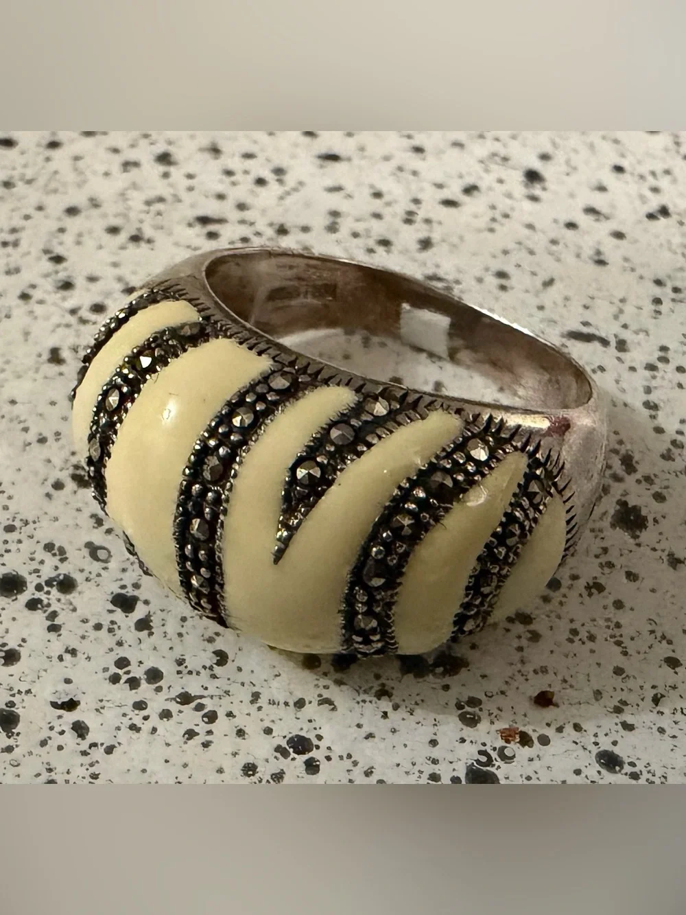 Vtg Sterling Silver Thai Cream Enamel Stripe Dome Ring